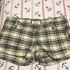 Women’s Abercrombie & Fitch plaid shorts.  Size 2